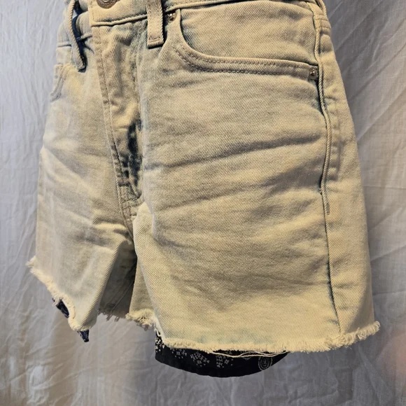 High‎ Rise Denim Shorts - Size 4 - Picture 2 of 6